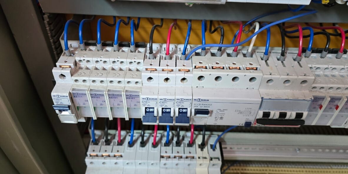 foto mantencion tablero electrico